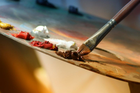 Museum Patrons Accidentally Matching Artworks Photographed