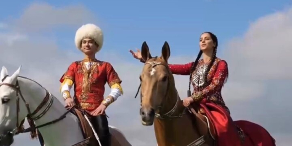 Türk Dünyası : Kültür, Sanat, Edebiyat